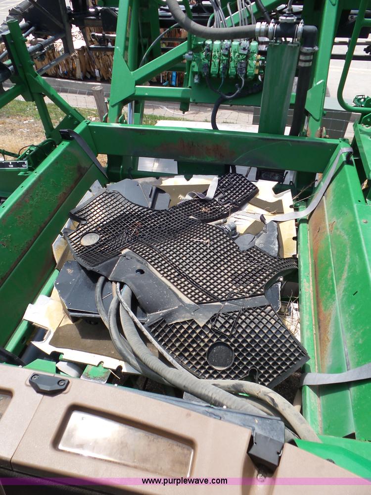 image for item L6753 2009 John Deere 4830 self-propelled sprayer