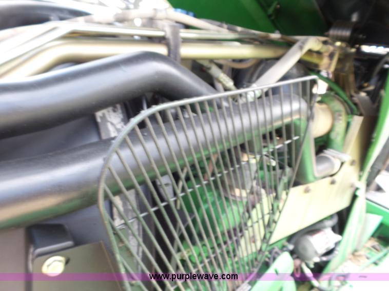 image for item L6753 2009 John Deere 4830 self-propelled sprayer