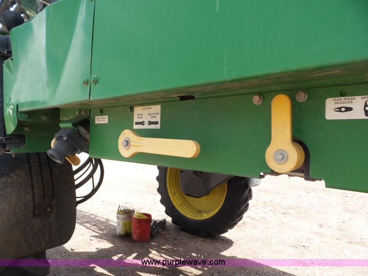 image for item L6753 2009 John Deere 4830 self-propelled sprayer