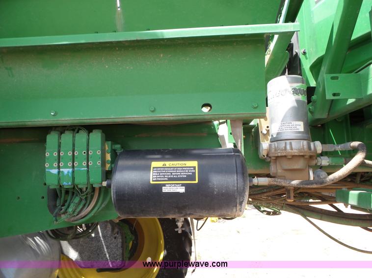 image for item L6753 2009 John Deere 4830 self-propelled sprayer