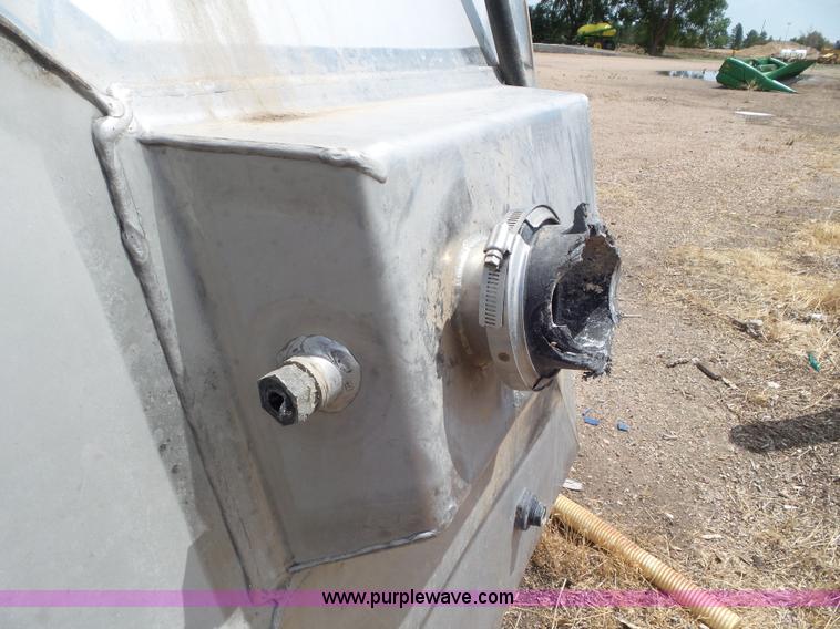 image for item L6753 2009 John Deere 4830 self-propelled sprayer