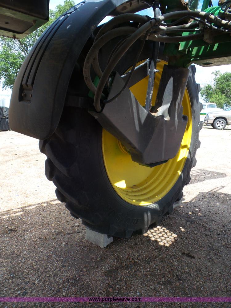 image for item L6753 2009 John Deere 4830 self-propelled sprayer