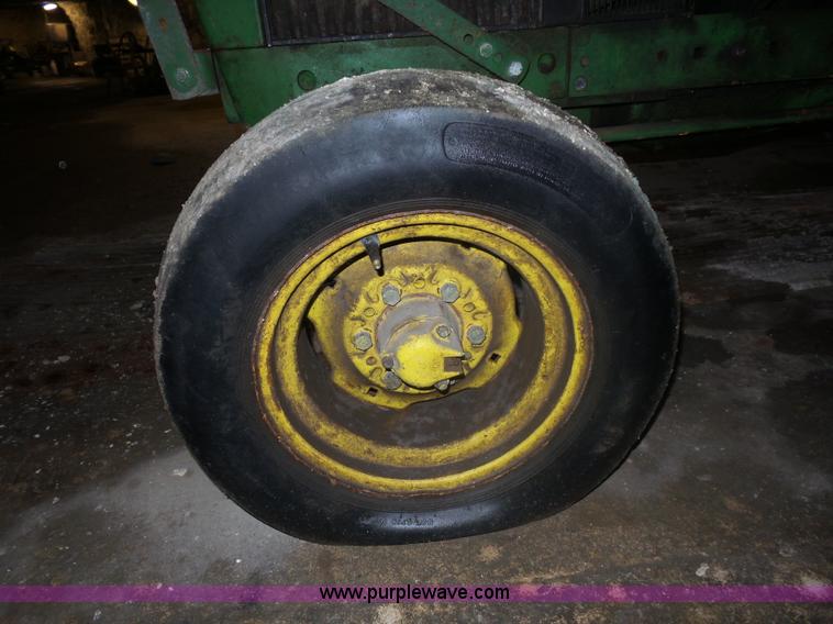 image for item L7058 John Deere 2755 tractor