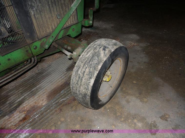 image for item L7058 John Deere 2755 tractor