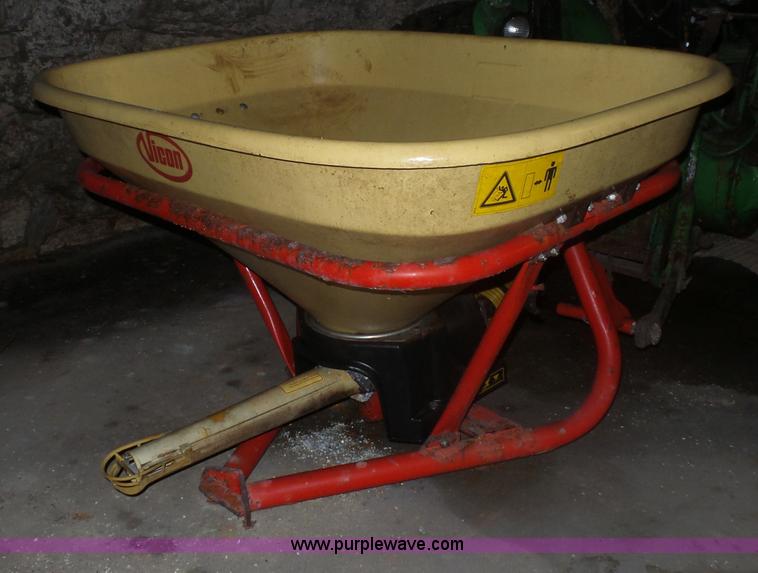 image for item L7060 Vicon PS403 spreader