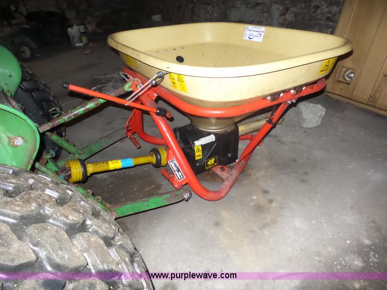 image for item L7060 Vicon PS403 spreader