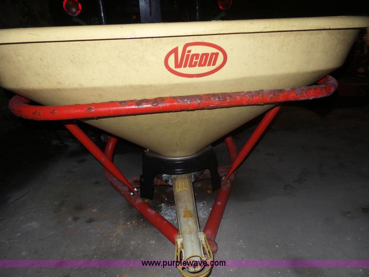 image for item L7060 Vicon PS403 spreader