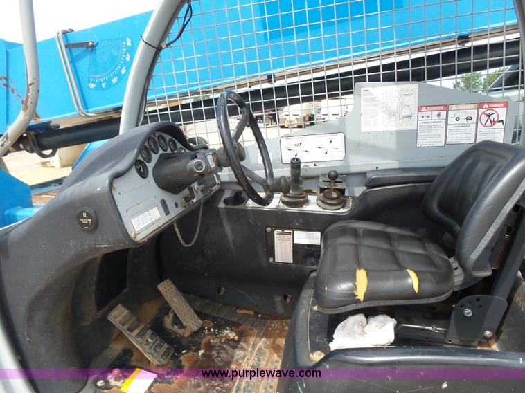 image for item AE9042 2006 Genie GTH-842 telehandler