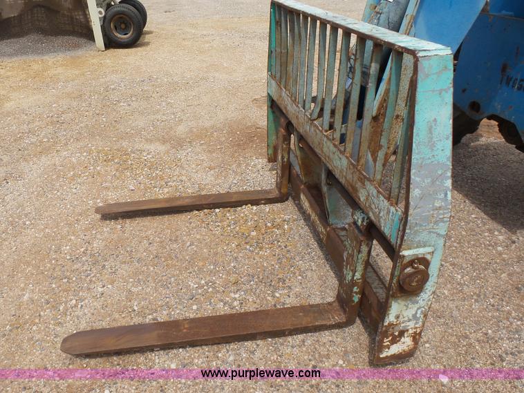 image for item AE9042 2006 Genie GTH-842 telehandler