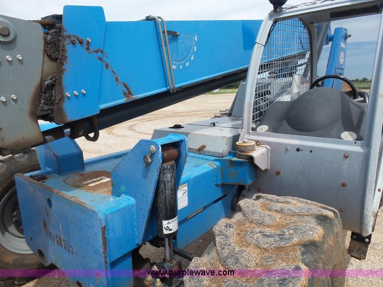 image for item AE9042 2006 Genie GTH-842 telehandler
