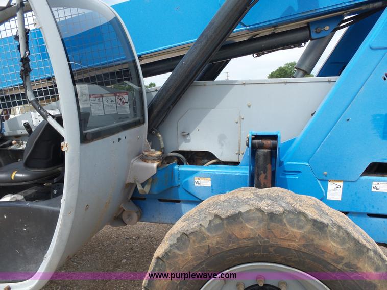image for item AE9042 2006 Genie GTH-842 telehandler