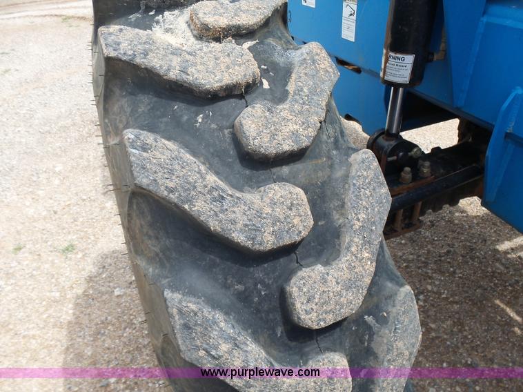 image for item AE9042 2006 Genie GTH-842 telehandler