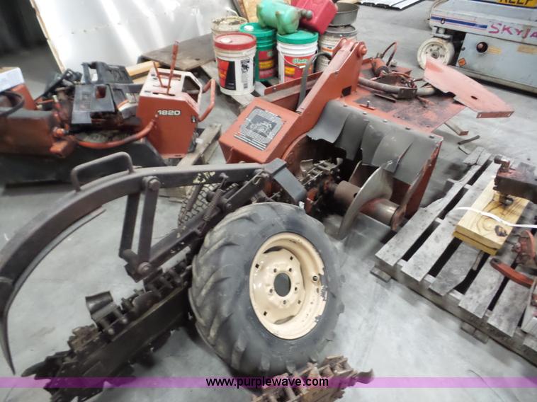 image for item AG9181 (2) Ditch Witch 1820 trenchers