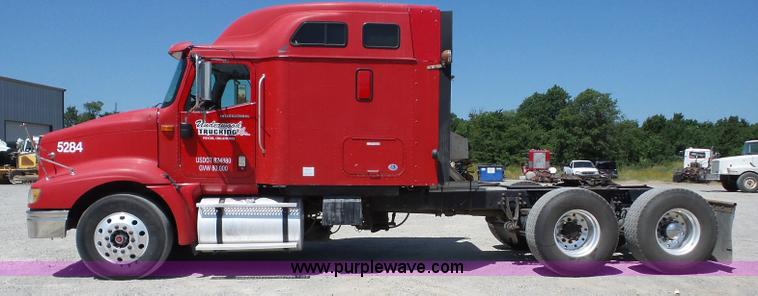 image for item AG9216 2005 International 9200i semi truck