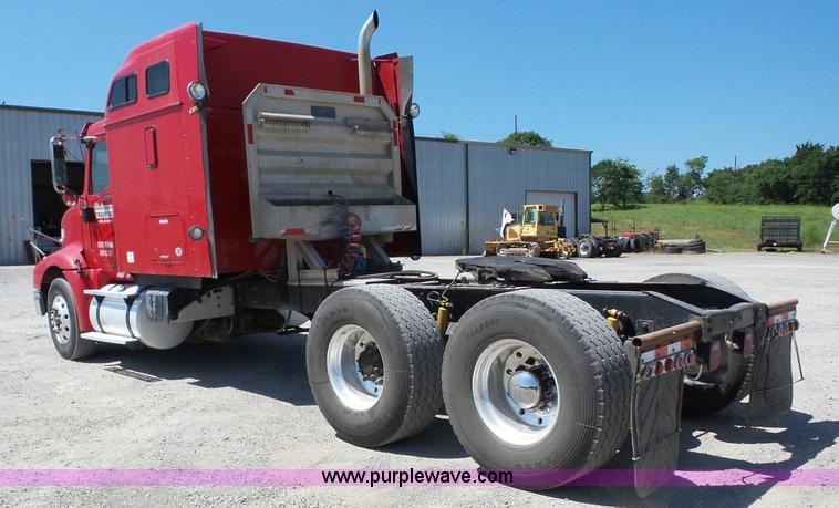 image for item AG9216 2005 International 9200i semi truck