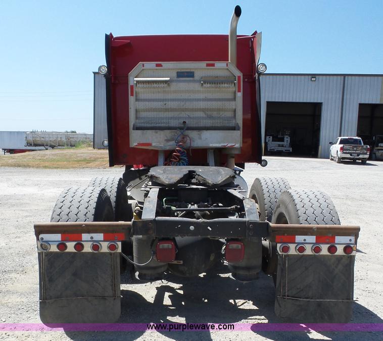 image for item AG9216 2005 International 9200i semi truck