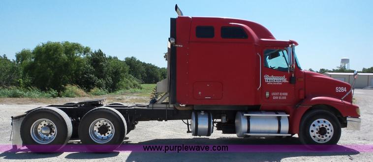 image for item AG9216 2005 International 9200i semi truck