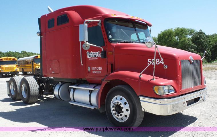 image for item AG9216 2005 International 9200i semi truck