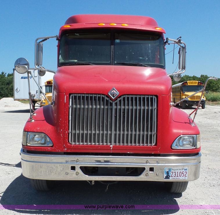 image for item AG9216 2005 International 9200i semi truck