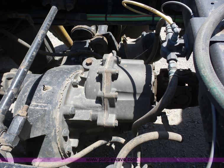 image for item AG9216 2005 International 9200i semi truck