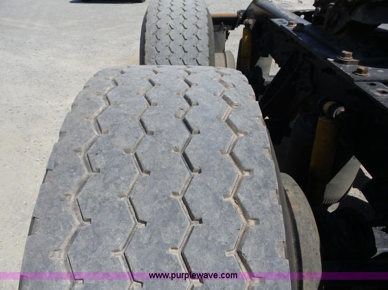 image for item AG9216 2005 International 9200i semi truck