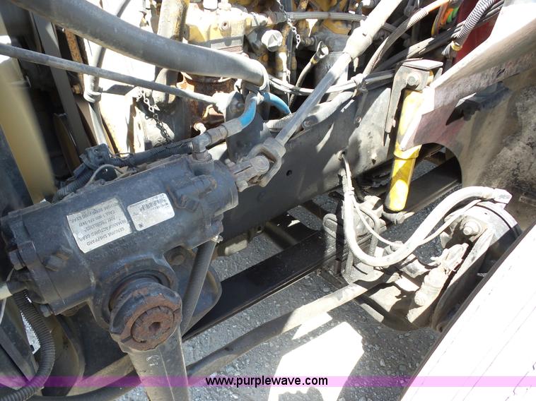 image for item AG9216 2005 International 9200i semi truck