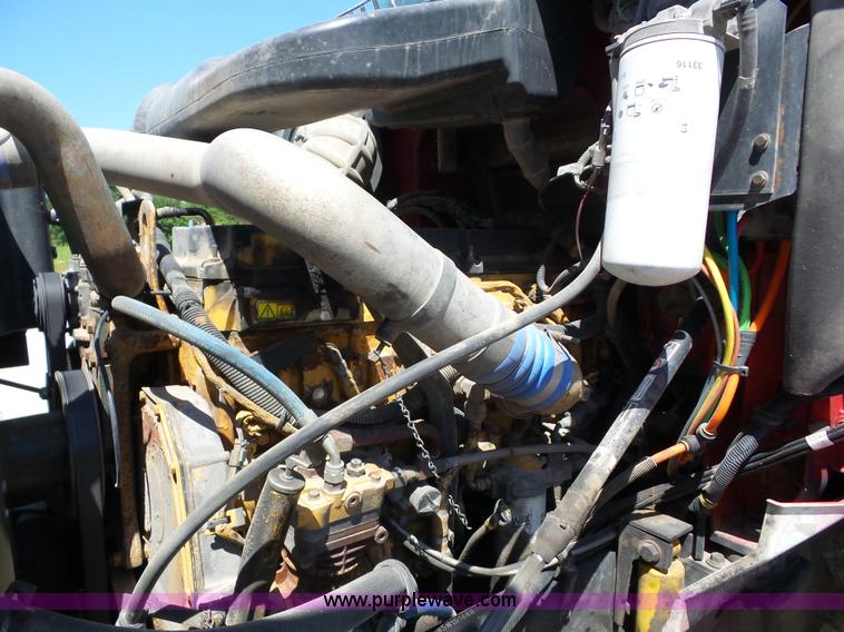 image for item AG9216 2005 International 9200i semi truck