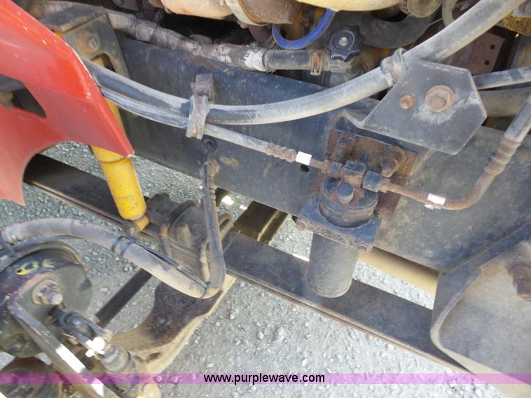 image for item AG9216 2005 International 9200i semi truck