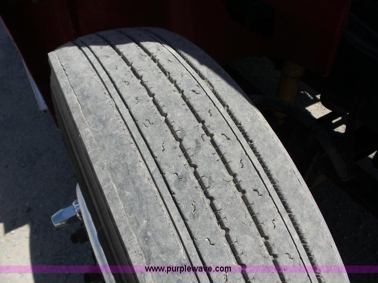 image for item AG9216 2005 International 9200i semi truck