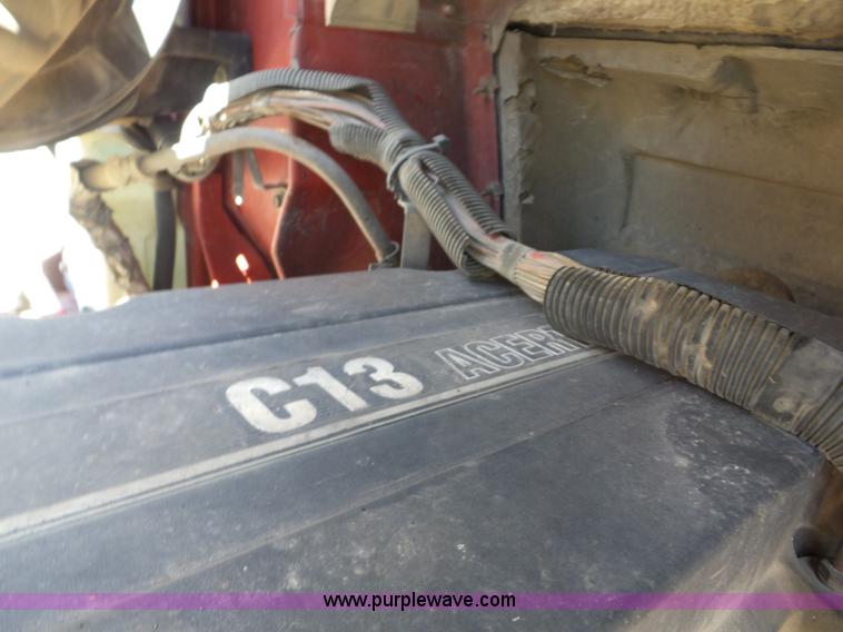 image for item AG9216 2005 International 9200i semi truck