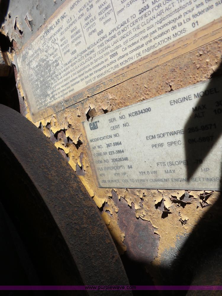 image for item AG9216 2005 International 9200i semi truck