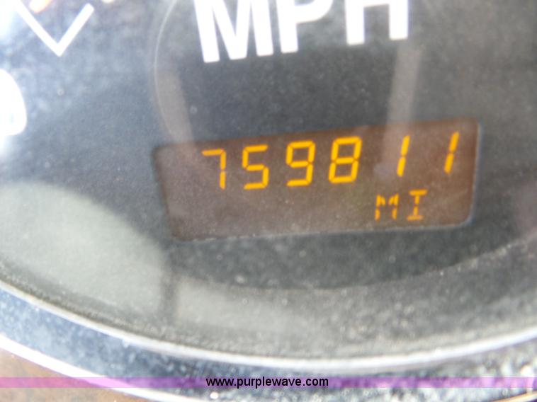 image for item AG9216 2005 International 9200i semi truck