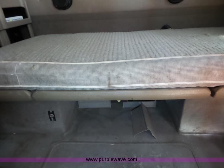 image for item AG9216 2005 International 9200i semi truck