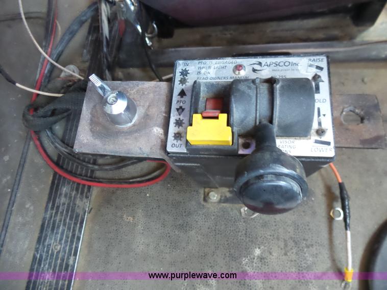 image for item AG9216 2005 International 9200i semi truck