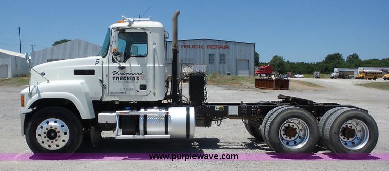 image for item AG9217 2010 Mack CHU613 semi truck