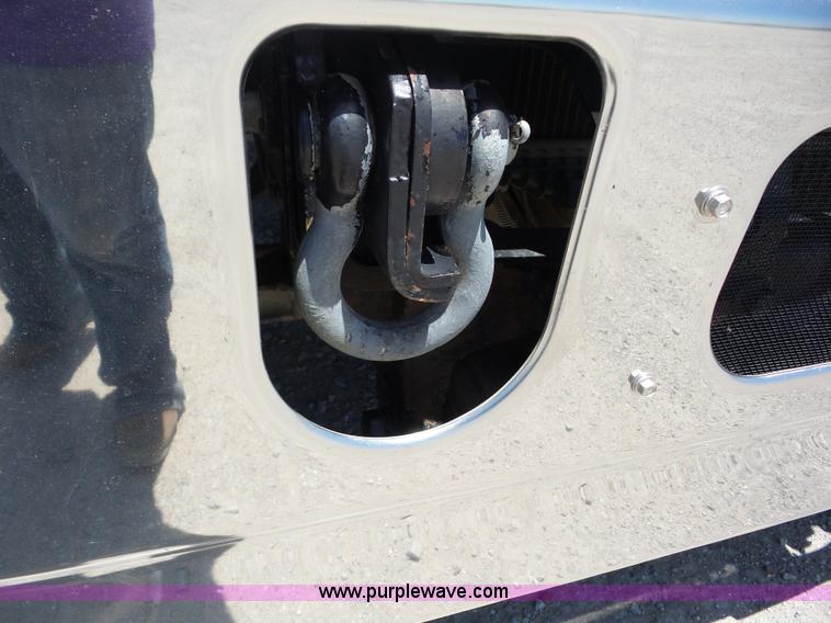 image for item AG9217 2010 Mack CHU613 semi truck