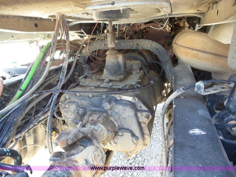 image for item AG9217 2010 Mack CHU613 semi truck