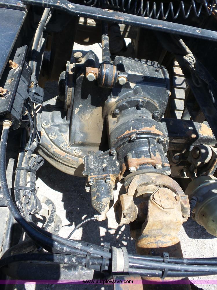 image for item AG9217 2010 Mack CHU613 semi truck