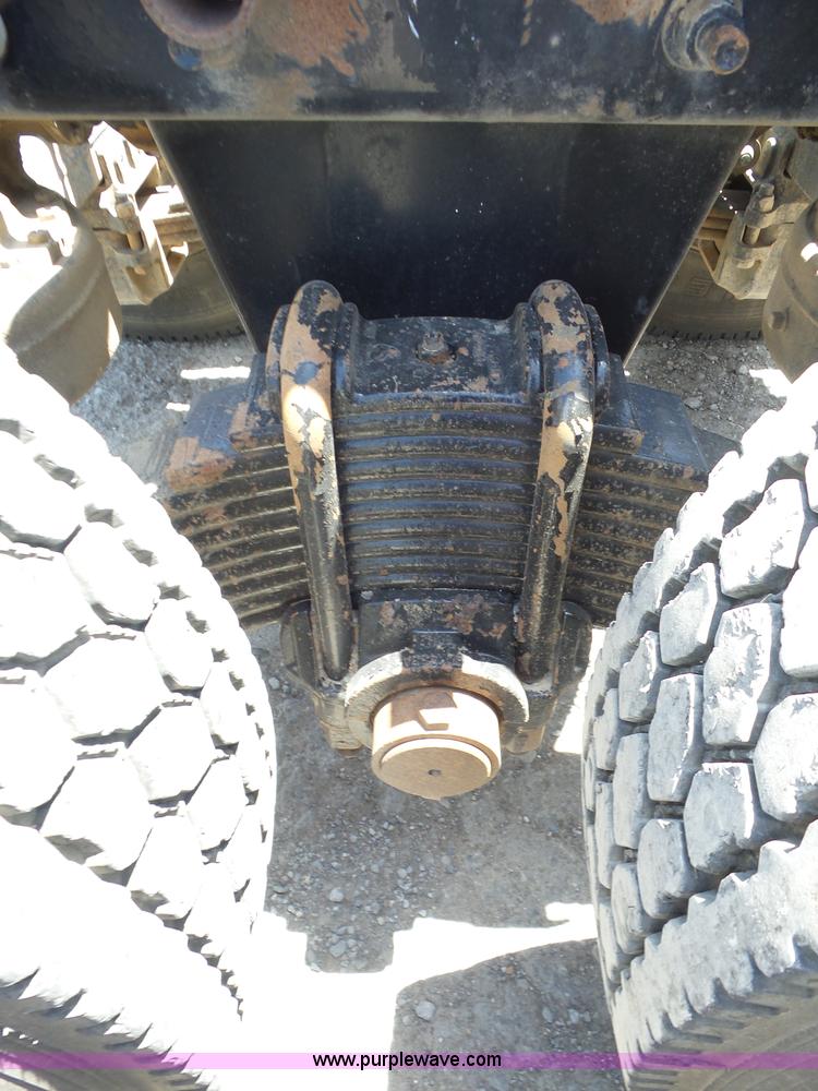 image for item AG9217 2010 Mack CHU613 semi truck