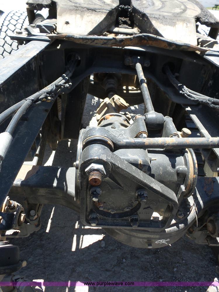 image for item AG9217 2010 Mack CHU613 semi truck