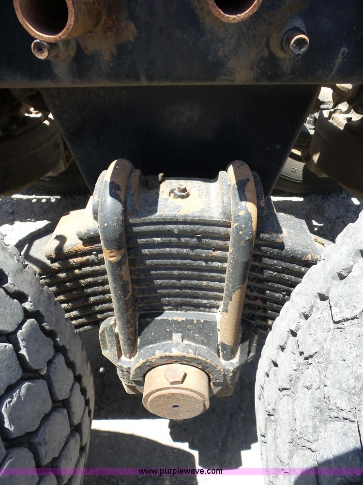 image for item AG9217 2010 Mack CHU613 semi truck