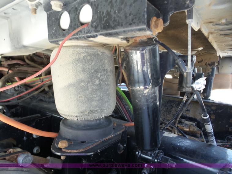 image for item AG9217 2010 Mack CHU613 semi truck