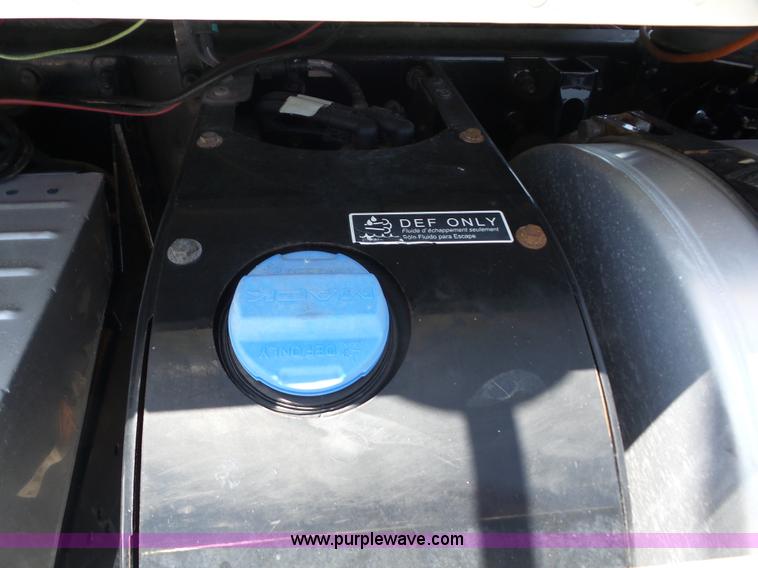 image for item AG9217 2010 Mack CHU613 semi truck