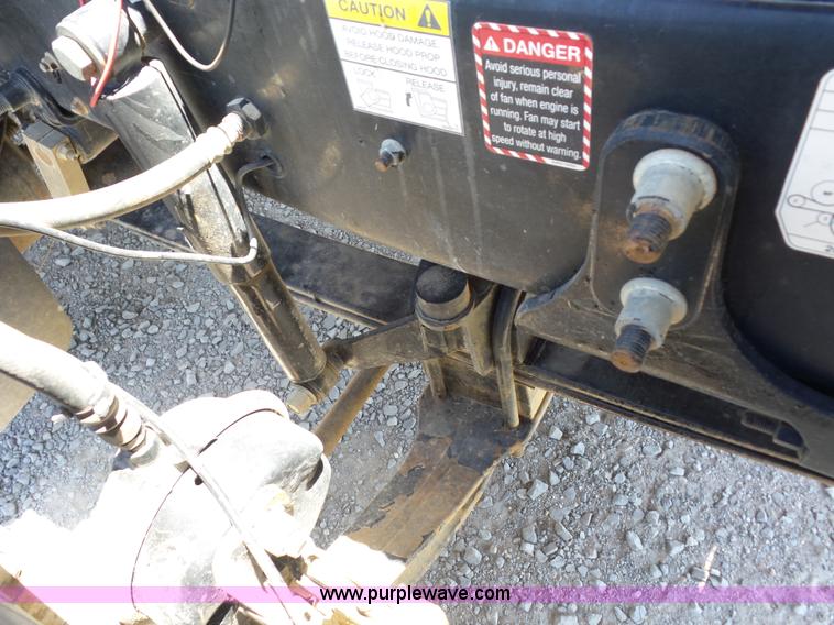 image for item AG9217 2010 Mack CHU613 semi truck