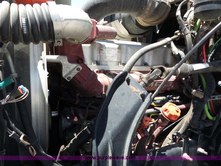 image for item AG9217 2010 Mack CHU613 semi truck