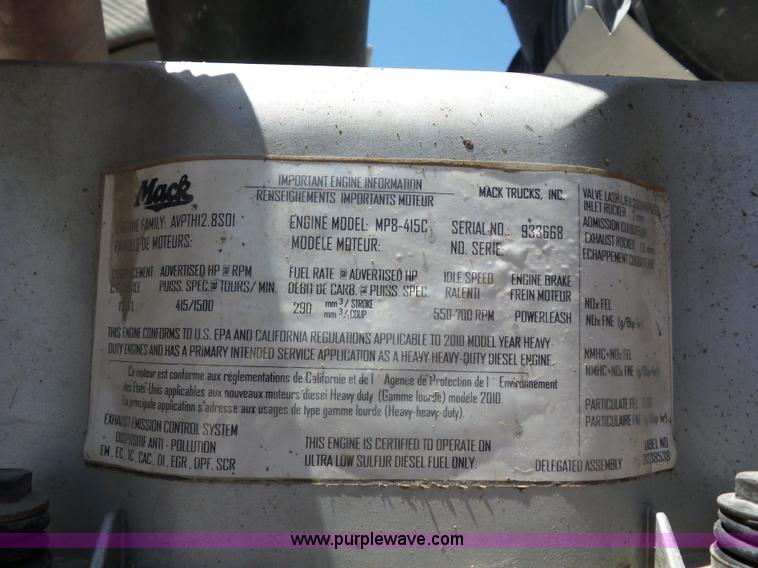 image for item AG9217 2010 Mack CHU613 semi truck