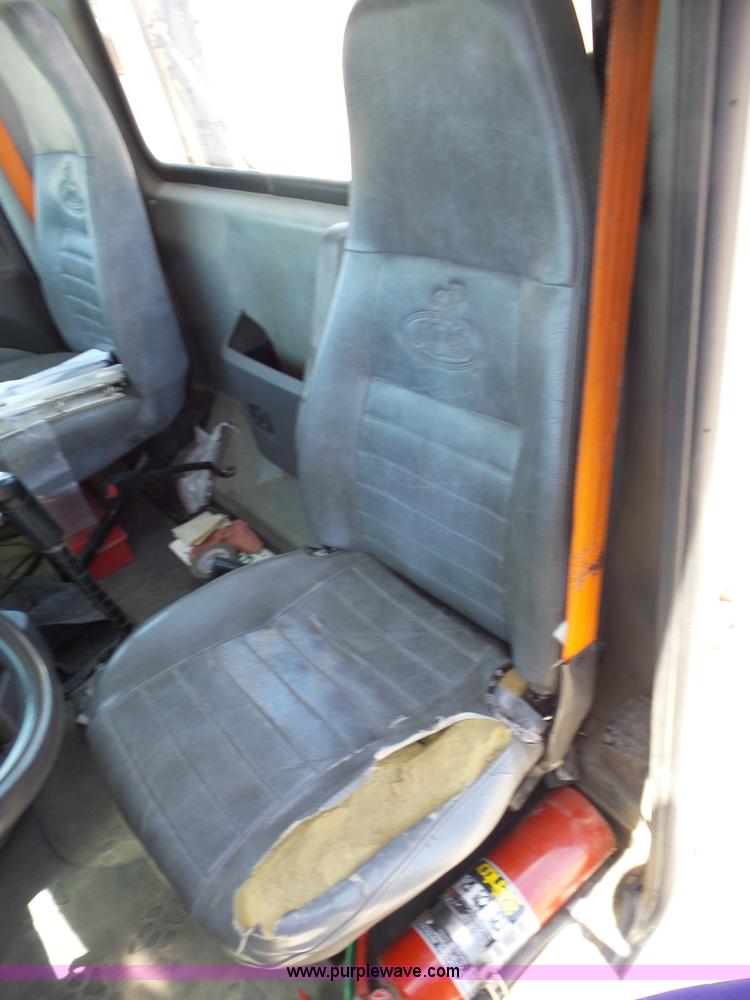 image for item AG9217 2010 Mack CHU613 semi truck