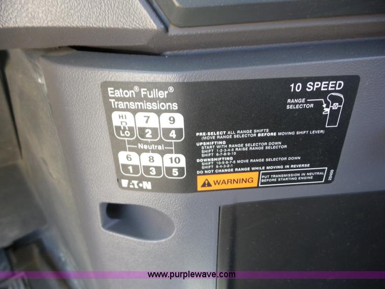 image for item AG9217 2010 Mack CHU613 semi truck