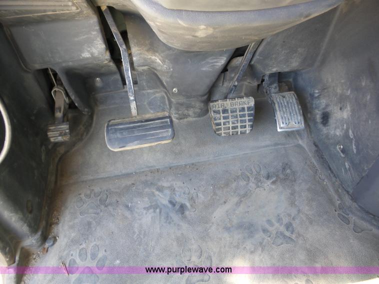 image for item AG9217 2010 Mack CHU613 semi truck