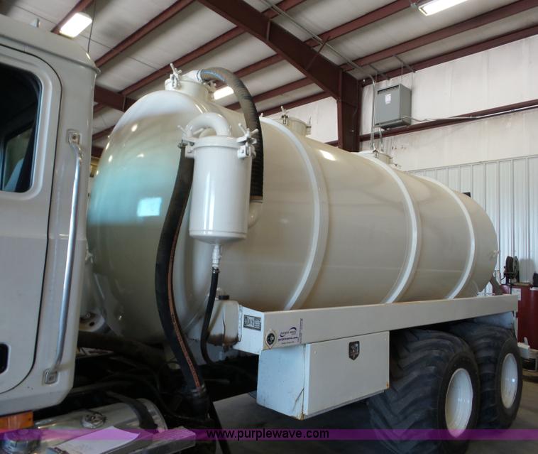 image for item AG9218 2005 Lely 80BBL vacuum bed